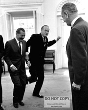 BOB HOPE & JERRY COLONNA WITH PRESIDENT LYNDON B. JOHNSON - 8X10 PHOTO (DA-817) picture