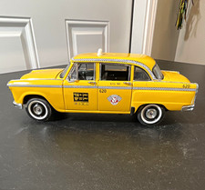 1950s NYC Checker Yellow Taxi Cab Diecast Model 1:24 Franklin Mint picture