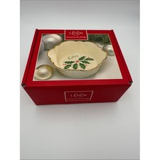 Lenox Holiday Round Fluted Dish 