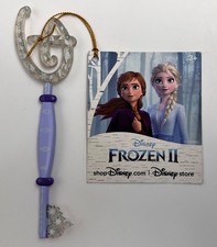 2019 Disney Store Frozen II Elsa & Anna Limited Edition Key New picture