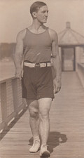 1924 Press Photo Heavyweight Georges Carpentier strolls Boardwalk at Great Neck picture
