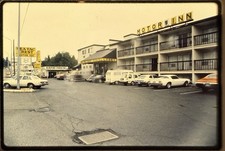 Vintage 35mm Slide 1985 Sea-Tac Crest Motor Inn Seattle WA Motel Cars Airport picture