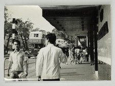 Hong Kong Kowloon Street Scene Man Roast Duck J C Lozouet c1970 VTG Press Photo picture