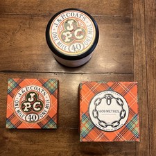 VINTAGE GIANT SPOOL J & P COATS 40 One Mile White Cotton Thread  + Tartan Box picture