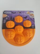 Trudeau Mini pumpkin Silicone Baking Pan Halloween Jack o lanterns metal edge picture