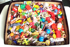 Vtg Gumball Charm Cracker Jack 60's HK LOT 500  VENDING MACHINE CHARMS PRIZES picture