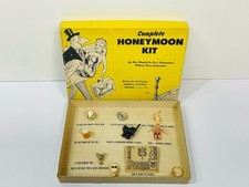 HONEYMOON KIT 1950's RISQUE NOVELTY  Stanley Davis Ent. Gag Gift Box picture