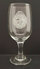 VINTAGE FBI NATIONAL ACADEMY (NA) WHITE EMBLEM CLASSIC STEMMED WINE GLASS F36 picture
