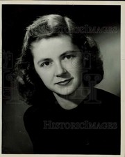 1943 Press Photo Marilyn Marshall marries Robert Lemman in Seattle, Washington. picture