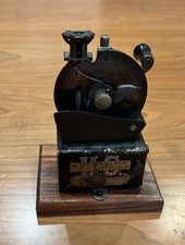 Original Antique US AUTOMATIC Pencil Sharpener. Complete. (1) picture