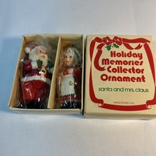 VTG. SANTA & MRS CLAUS HOLIDAY MEMORIES CHRISTMAS ORNAMENT MADE IN MACAU picture