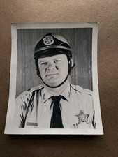 RARE 1950s🇺🇸VINTAGE PHOTO of DUVAL FLORIDA POLICE OFFICER/BADGE/HELMET/TIE 👀 picture