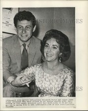 1962 Press Photo Elizabeth Taylor & Eddie Fisher In Los Angeles After Wedding picture