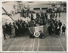 1932 Press Photo D.A.R group sails on SS Champlain in tribute to soldiers picture
