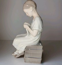 Bing & Grondahl Knitting Girl Figurine #1656 Mint picture