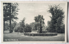 VTG 1941 MINDEN LA POSTCARD THE CITY PARK & FOUNTAIN Teich Archives MINT picture