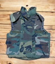 US MILITARY US GI WOODLAND CAMOFLAUGE FRAGMANTATION VEST VINTAGE COLLECTIBLE picture