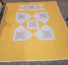 Vtg Handmade Embroidered Patchwork Quilt|88x98|Yellow +White|Prairie Points|READ picture