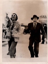 HOLLYWOOD VIVIEN LEIGH + LAURENCE OLIVIER CANDID 1953 PORTRAIT ORIG PHOTO MA78 picture