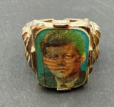 Vintage 1960’s John F Kennedy JFK 35th President Plastic Lenticular Flicker Ring picture