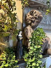 JFL Collection Christian Nun Figurine Statue Holding Rosary Black & White Habit picture