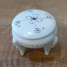 Small Vintage Footed & Lidded Trinket Dish Ring Box Jewelry Signed Unique picture