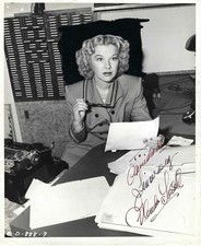 AMERICAN ACTRESS GLENDA FARRELL, SIGNED VINTAGE PHOTO. picture