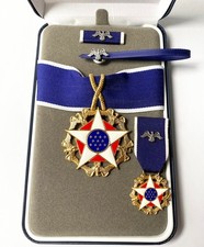 U.S. USA Presidential Medal of Freedom full Set mini medal Lapel pin ribbon bar picture