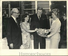 1974 Press Photo Attendees at Newman School event - noc62491 picture