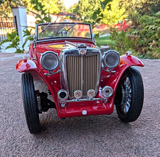 Franklin Mint 1:24 1948 MG TC Red Convertible Roadster Diecast Model Car picture