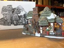 Dept 56 Dickens' Heritage Village CROOKED FENCE COTTAGE #58304 Lighted picture