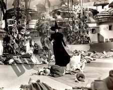 Margaret Hamilton Wicked Witch Of the West In Munchkinland Set Wizard 8x10 Photo picture