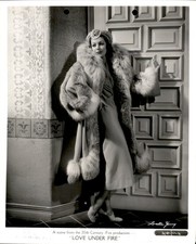 LMPE45 Original Photo LORETTA YOUNG LYNX FUR GLAMOUR SHOT 1937 