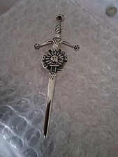Scottish Swords Kerr Clan Scottish Clan Leslie Grip Fast vintage metal  badge picture