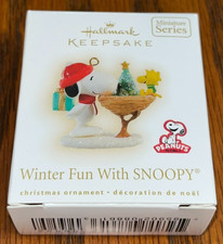 2009 SNOOPY / PEANUTS HALLMARK MINI KEEPSAKE ORNAMENT WINTER FUN WITH SNOOPY picture