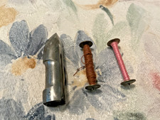 ANTIQUE SINGER SEWING MACHINE BULLET SHUTTLE and 2 Long Bobbins picture
