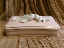 VINTAGE LENOX PINK/CREAM LEAF LIDDED GOLD TRIM PORCELAIN TRINKET/ CIGARETTE BOX picture