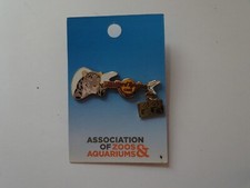 Hard Rock Cafe pin Niagara Falls NY Endangered Species Guitar Snow Leopard 2011 picture