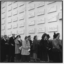 Visitors to Hollywood form a queue next to the signatures of many - Old Photo picture