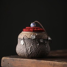 Chinese Vintage Tea Pot Porcelain Sealed Pot Tea Warehouse Ceramic Storage Pot picture