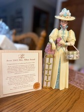 AVON 2002 MRS ALBEE PRESIDENTS CLUB AWARD FULL SIZE FIGURINE BRAND NEW W/ BOX picture