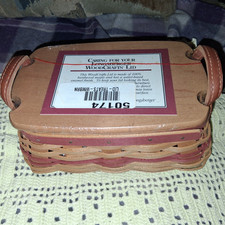 2002 LONGABERGER TREAT BASKET W/LINER EUC picture