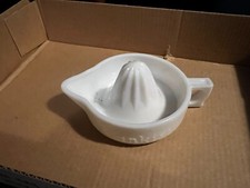 SUNKIST WHITE GLASS JUICER---RIBBED--HANDLE---POUR SPOUT----8 1/2