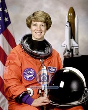 EILEEN COLLINS SPACE SHUTTLE COMMANDER ORANGE LAUNCH SUIT 1998 8X10 PHOTO picture