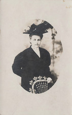 YOUNG WOMAN WEARING BIG HAT FASHION PORTRAIT REAL PHOTO POSTCARD 1910s RPPC picture