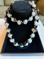 Hawaiian Hibiscus Kukui Nut Lei Necklace Black & White picture