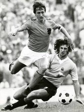 Johan Cruijff Of The Netherlands Fernando Morena Uruguay 1974 FOOTBALL PHOTO picture