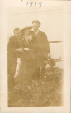 Old Vintage Photo TRIO AFFECTIONATE MEN WOMAN 1919 ANTIQUE SNAPSHOT PHOTOGRAPH picture