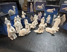 Vtg AVON NATIVITY COLLECTICABLES SET - 14 Piece Figurines And Boxes 1982-1990 picture