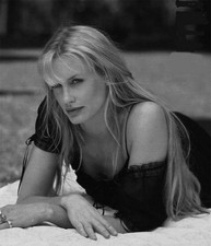 Iconic  Actress Daryl Hannah Classic Vintage Publicity Photo Poster 24x36 picture